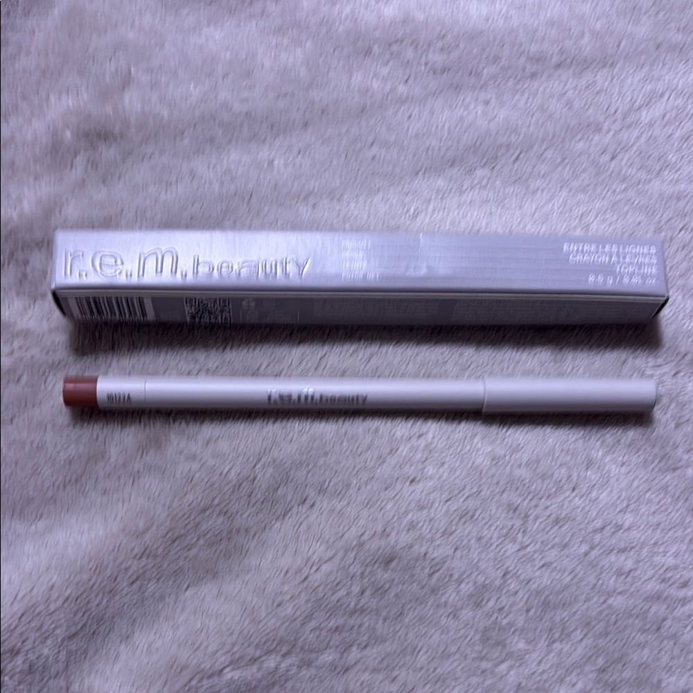 R.E.M. BEAUTY Topline Lip Liner… Nude Brown…NEVER USED… New In Box